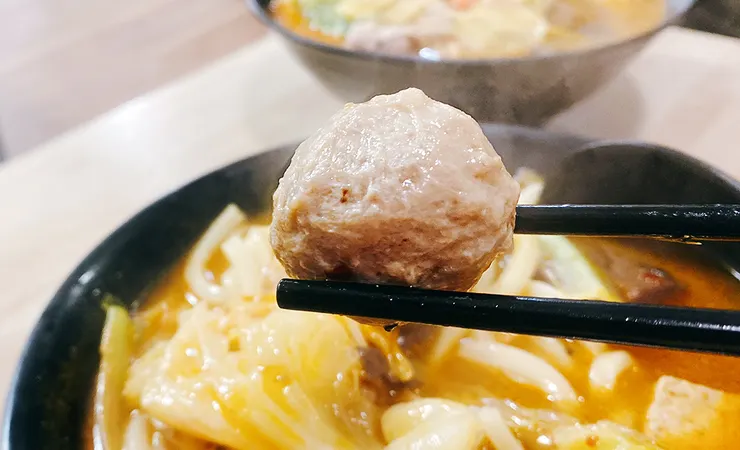 新莊美食推薦2025│四維夜市小吃【辣媽】麻辣/紅燒鴨血臭豆腐（麻辣燙）