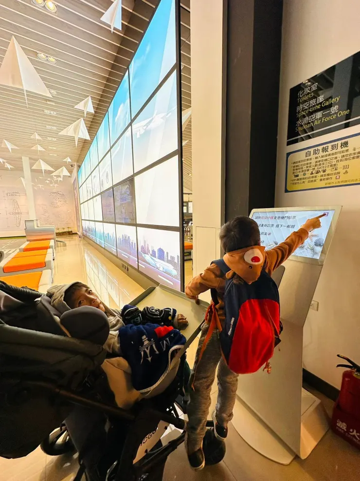 對於四、五歲孩童高度有點挑戰。