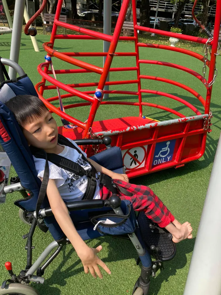 台中三信公園輪椅盪鞦韆
