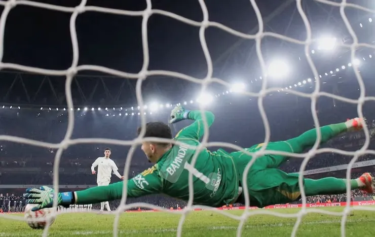 比恩迪殊救出夏維斯主射的十二碼球