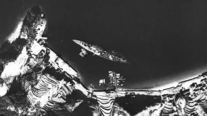 伊勢號的主砲已拆除