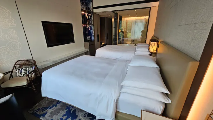 兩張大床我懷疑這是四人房!我覺得我和老爸應該有被飯店升等!謝謝飯店!