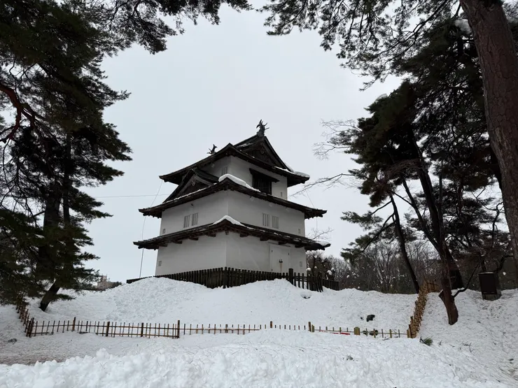 封面：弘前城。還真沒有其他適合當封面的景點了。