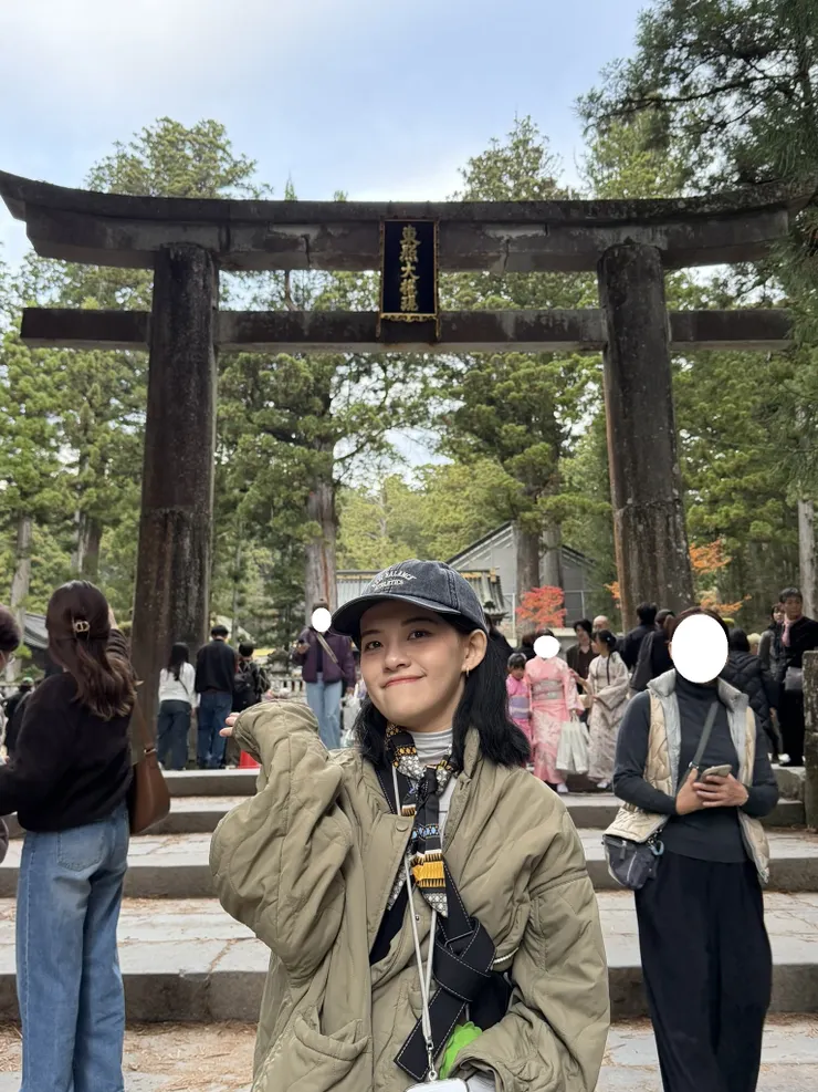 真的很害羞放自己的正面照，但我沒想到這鳥居背景如此強大
