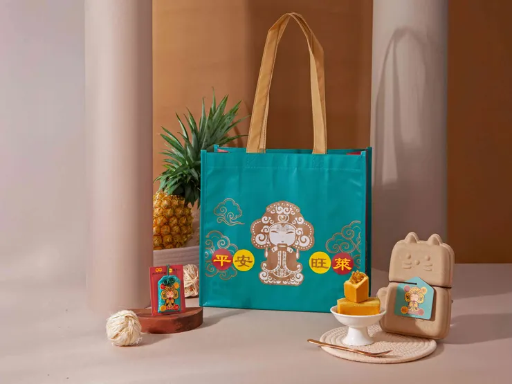 圖說：旺萊山重磅聯名台南安平開台天后宮，將媽祖的庇佑與祝福融入平安符袋與環保提袋之中，讓三百年的溫柔守護走進觸手可及的生活光景。（資料來源：旺萊山）