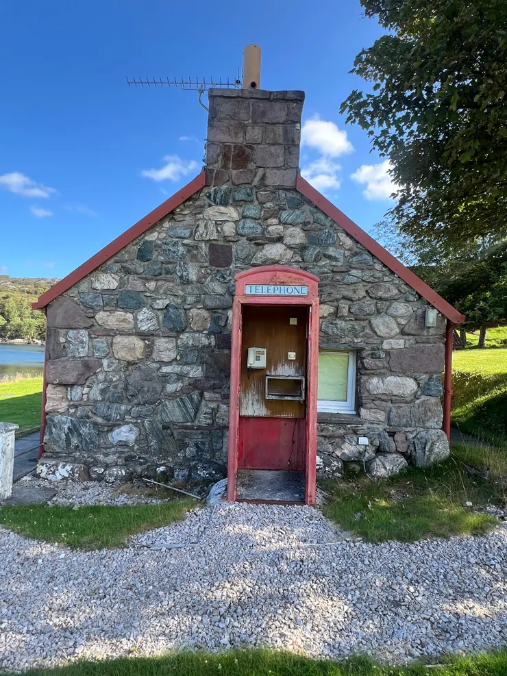 民宿旁邊古老電話亭