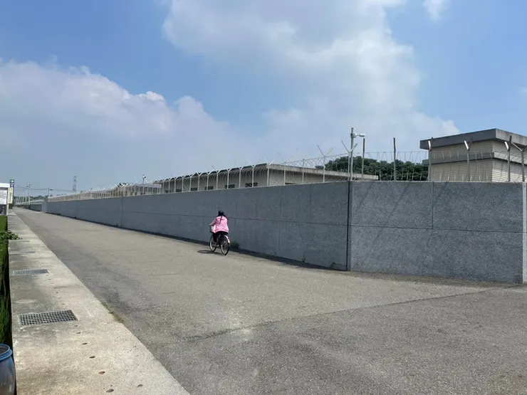 飛機跑道現在是軍備及維修廠