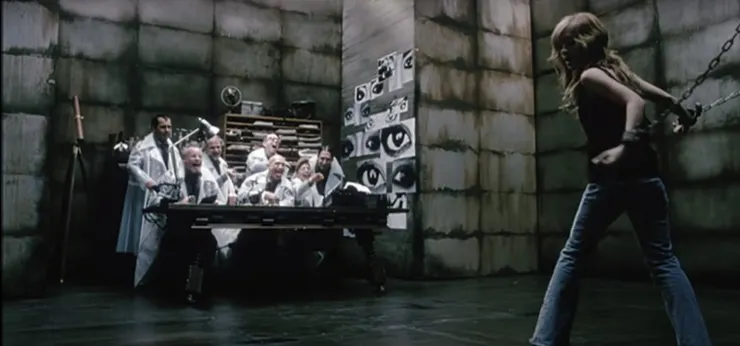 科學家(象徵唱片公司和社會輿論)與對抗的濱崎步