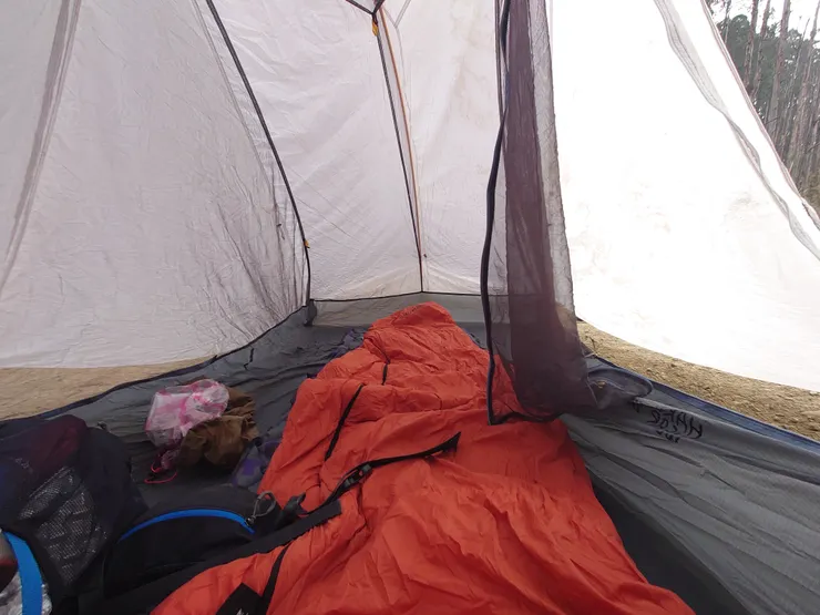 我"家"的格局，名義上是兩人帳，或許是我的睡墊很大，覺得一個人睡是最舒適的狀態