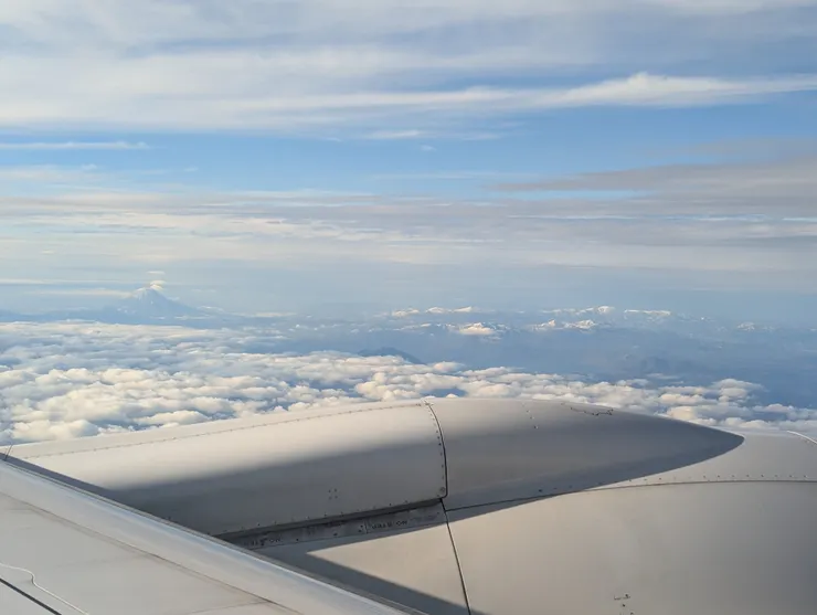 （我們發現了一座長的很像富士山的山，但離東京還遠得很，希望破滅😅