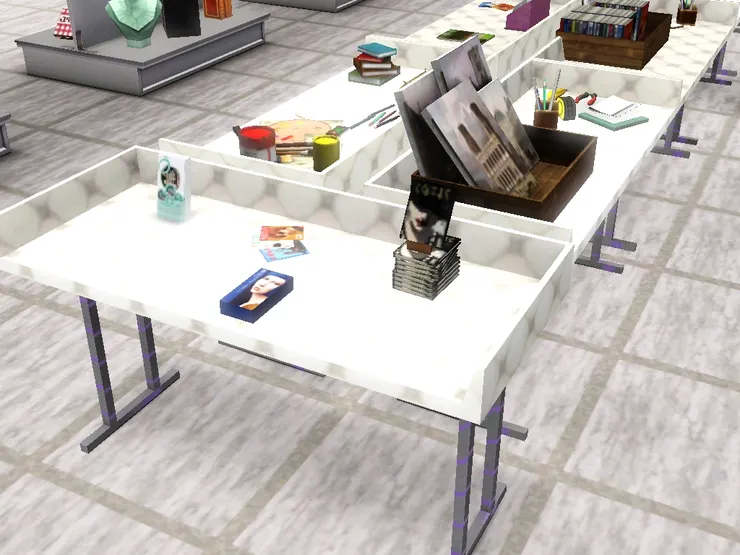 有向著門口的。