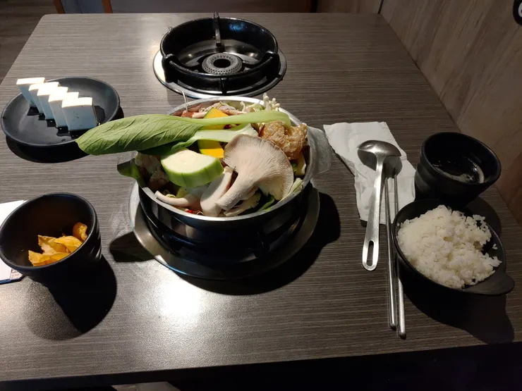 通常我會點以蔬菜為主的鍋,然後我如果想吃這種店的時候,通常都是因為想吃自助吧的某樣東西