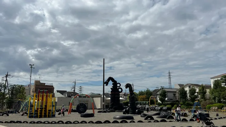 遠看蠻有趣的，小孩子應該會非常喜歡 — 西六鄉公園