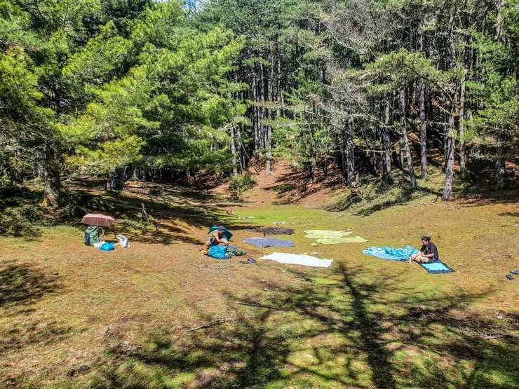 10:20  足球場營地大休曬帳篷，順便踢了場足球和跳一下舞。