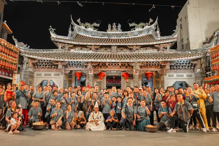 圖說：聖玄堂堂生與十方善信合影留念，象徵信眾同心協力，共迎二十年堂務新里程。（圖／南天直轄無極聖玄堂）