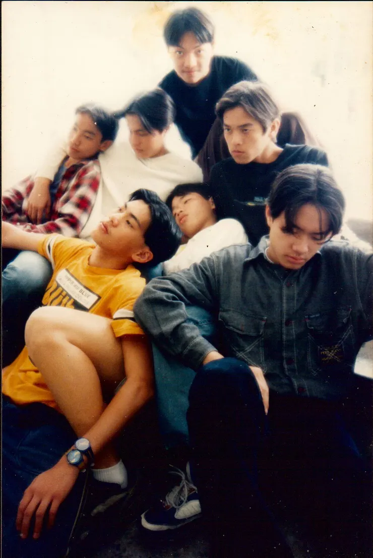 忘記是不是攝影師叫我們裝酷，每個人都很有戲 (那時真的超喜歡可以穿便服的時光)