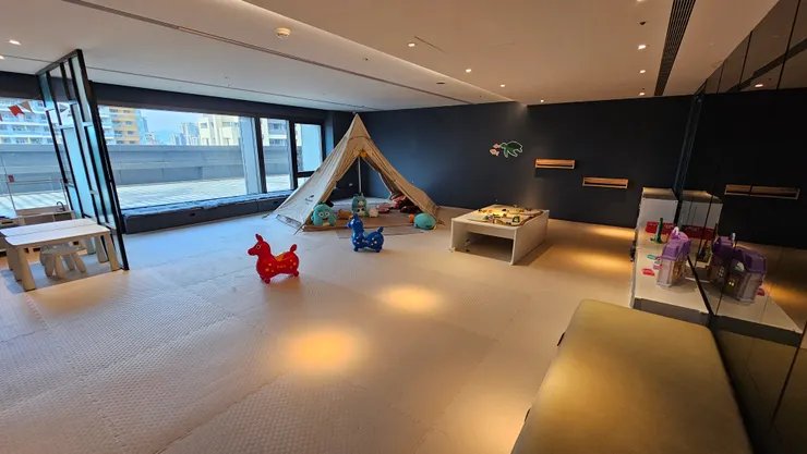 凱達大飯店八樓的FUN電堡!給小朋友放電用的!