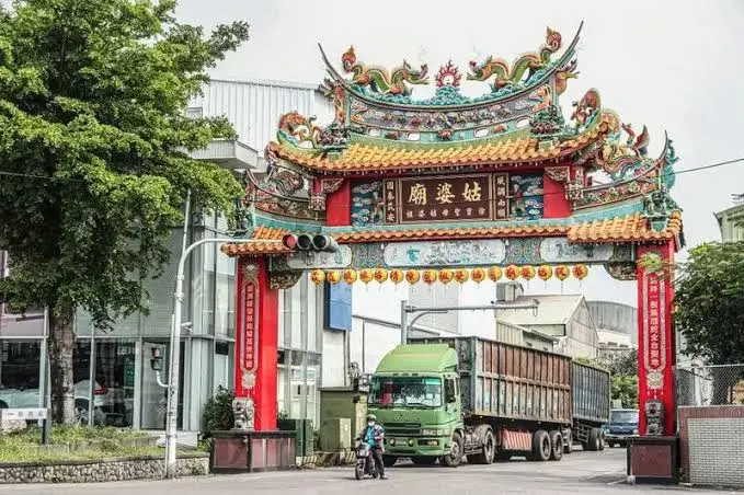 牌樓上交趾陶工藝精湛（圖片截圖於網路）