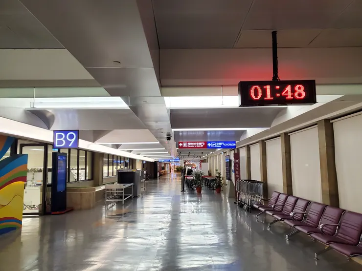 01:45登機