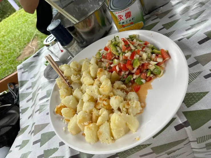 馬鈴薯配莎莎醬