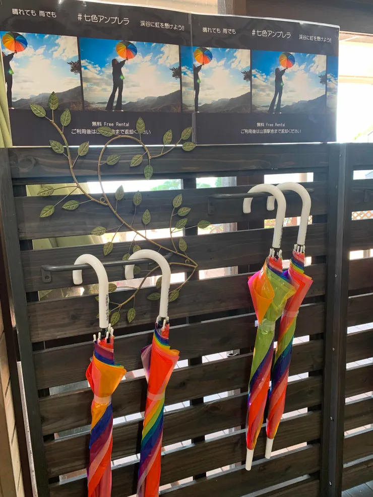 免費租借的彩色小傘。