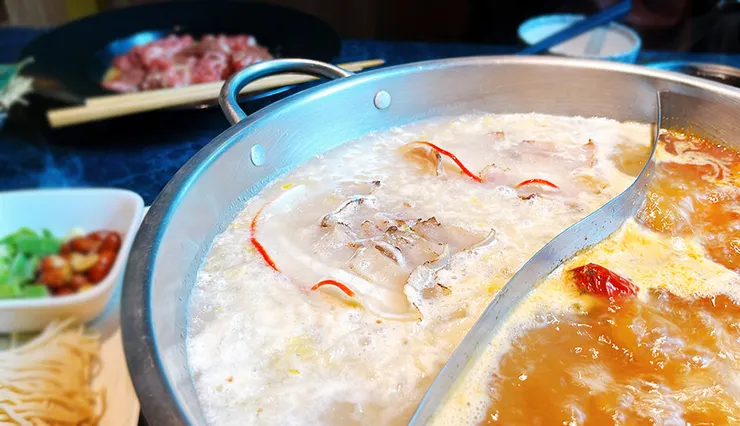 桃園青埔美食【怎麻辣頂級鴛鴦火鍋】麻辣鍋推薦