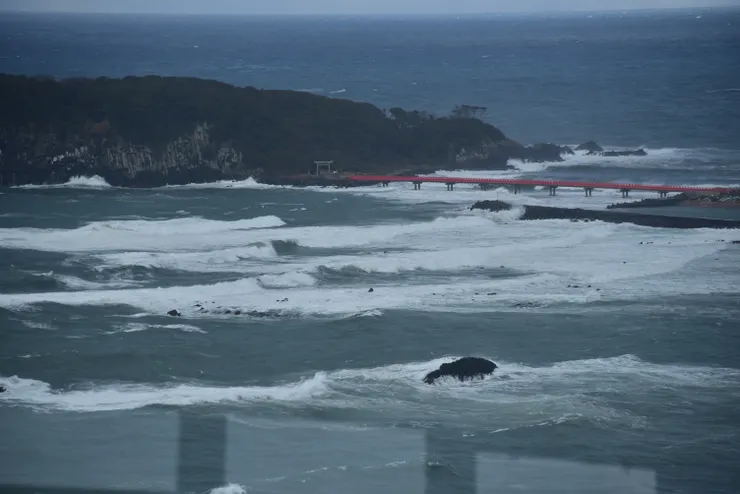 原本行程的雄島,如果執意排進去大概會被海浪捲下去
