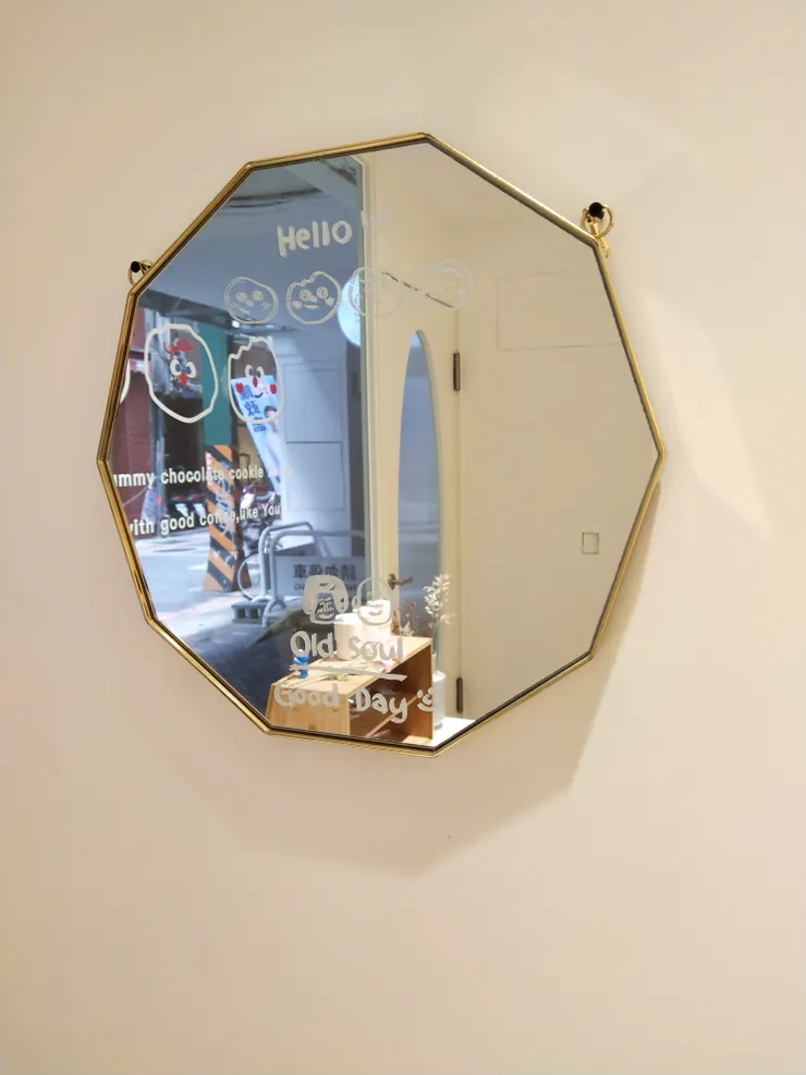 造型鏡子又現身了！塗上可愛餅乾圖樣