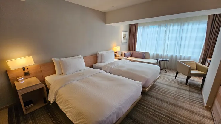 和逸飯店台北民生館的單人床超大一張!房間地毯花色也很好看!好像千層糕!