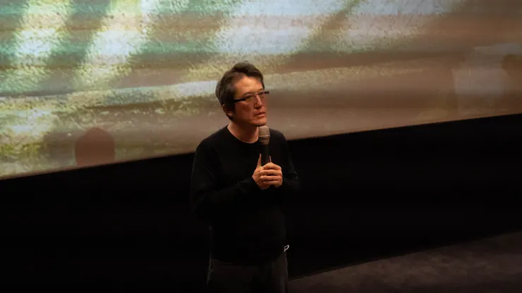 導演蔡崇隆，映後對談的神情以及談吐與他帶來的片不同，更多是理性以及訴諸解決的管道在與觀眾對談。畫面擷取自九槍臉書