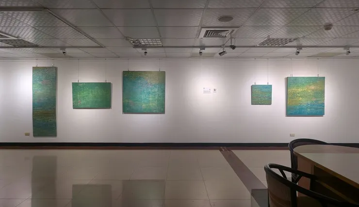 積吶虹光，〈青天白日滿地「虹」〉，壓克力顏料、紙。