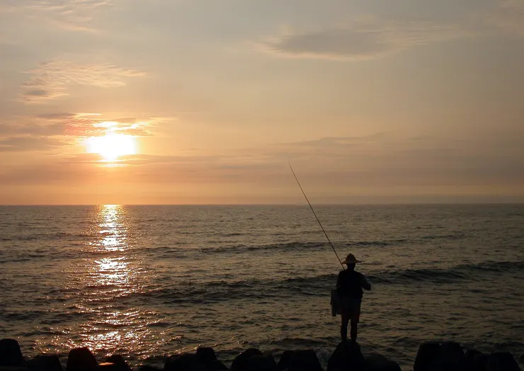 夕陽釣客(李建崑攝影)
