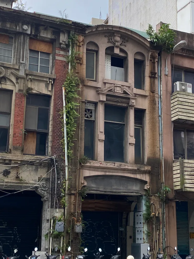 曾經是繁華商店的老屋