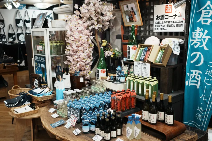 店内還有賣日本酒、藍色色調的瓶身挺牛仔的