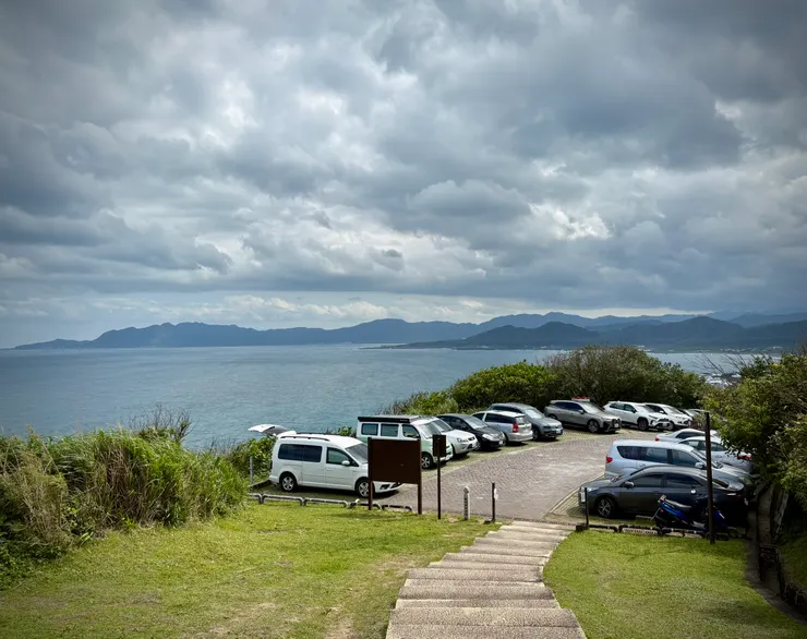 寬敞停車場，景觀也超讚