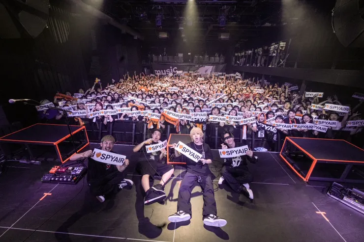 ASIA TOUR "ORANGE" FINAL in SEOUL （© Sony Music Associated Records）