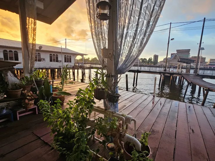 民宿陽台的夕陽,旅行的不同模樣