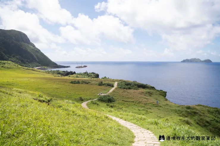 青青草原可遠眺小蘭嶼