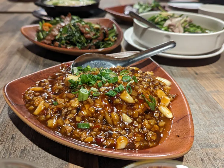 覺得臨洋港的魚香烘蛋長的好像麻婆豆腐XD