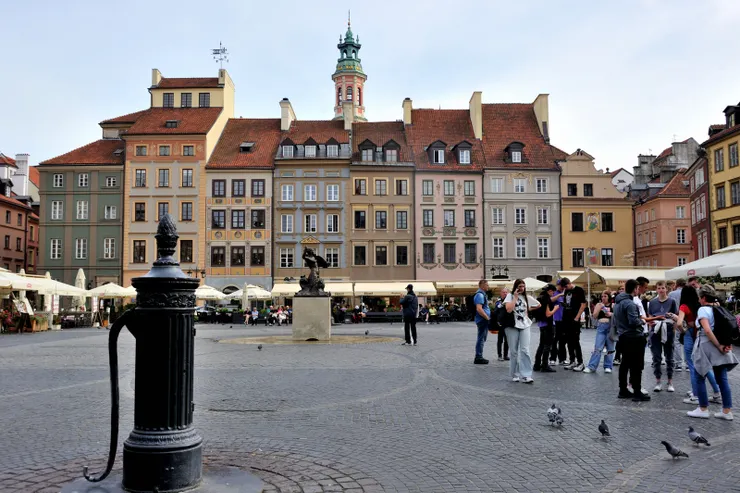 【熱鬧的集市廣場】