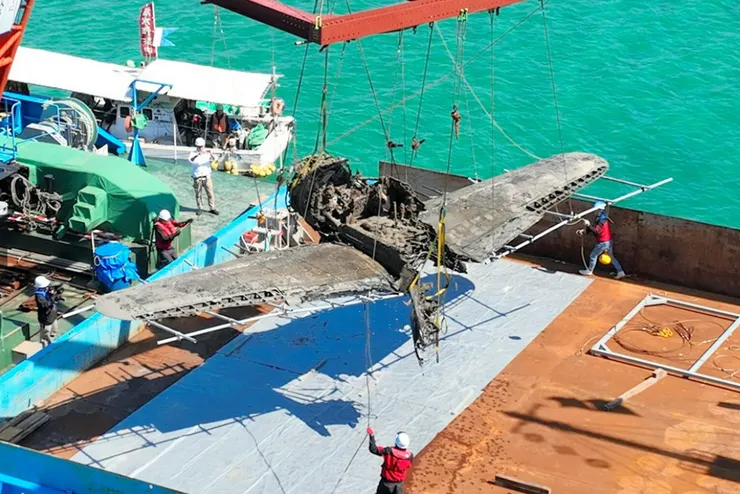 本次從海底打撈上岸的紫電改。