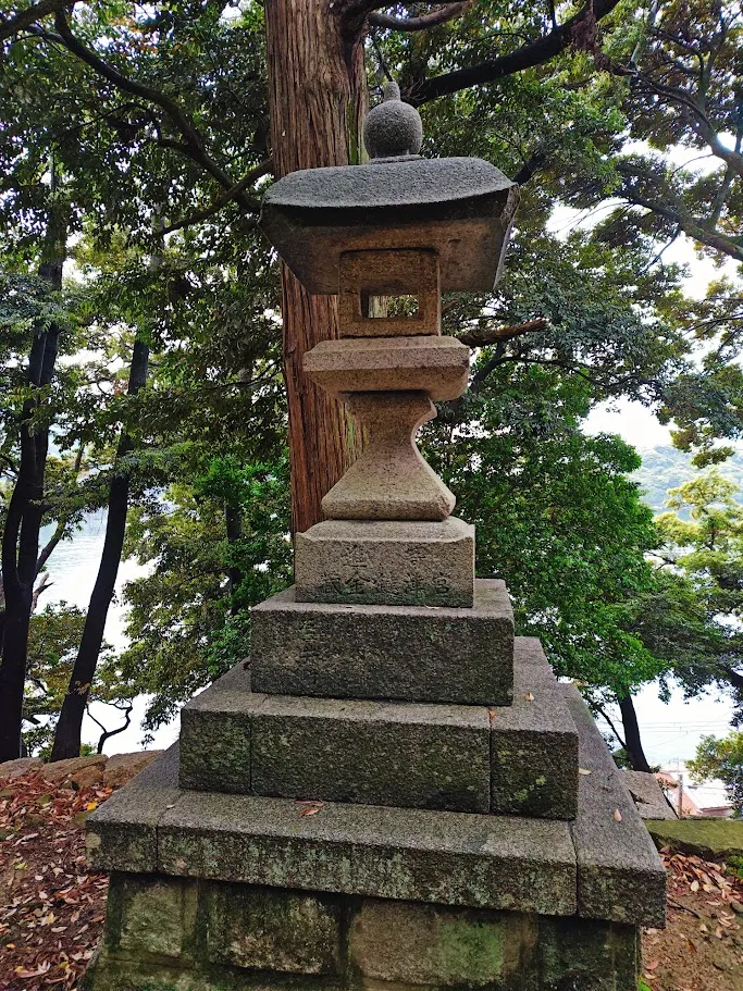 伊根八坂神社 石燈籠