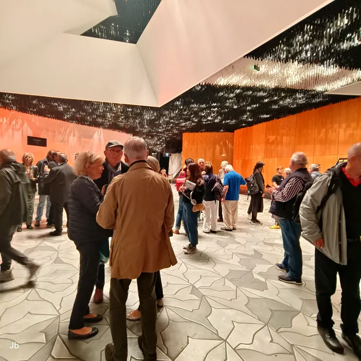 【散場時的入口大廳】