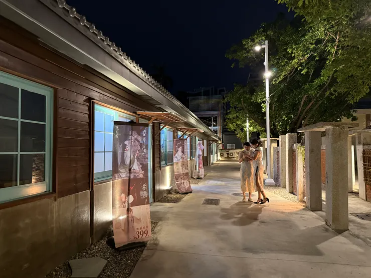 有旗袍換裝活動喔，可自費