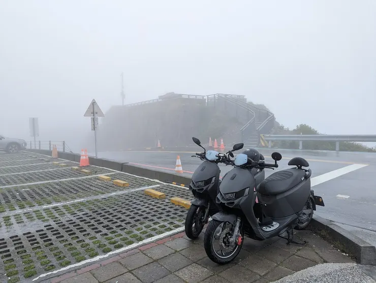 騎乘至武嶺，電量由80公里至35公里