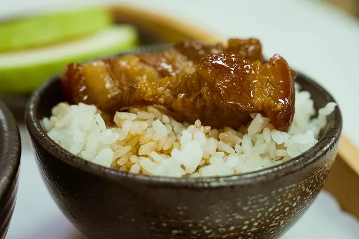 台東美食推薦❤️／小時候廚房的「家傳秘製滷肉」好好吃：你快看那五花肉潤澤油光 #祝福花東🇹🇼 #簡餐推薦 #五花肉 #滷肉 #台東獨旅