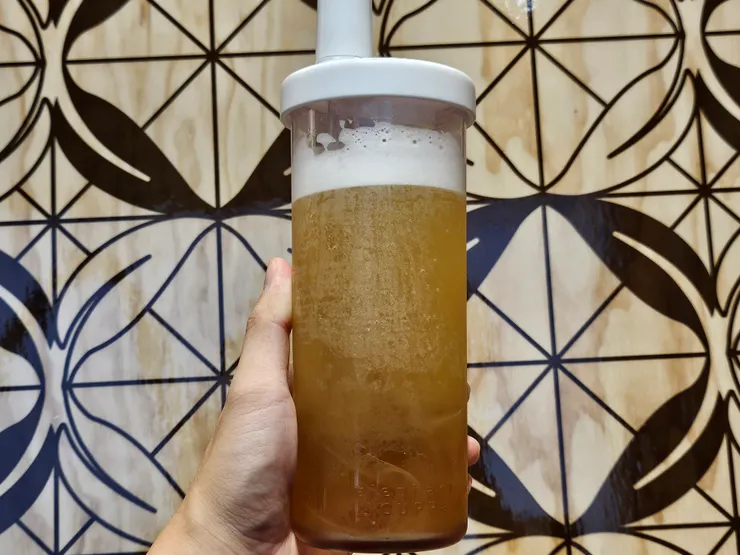 晨露青茶的顏色明亮透徹