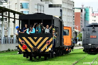 專列由春臨台灣前陣子向臺鐵田中站購入的DL1101號調車機牽引守車，載送與會者前往號誌樓