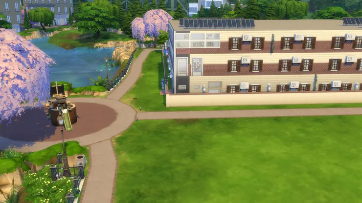 這是學校另一面，對著一塊空地。