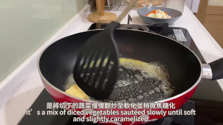 中火加熱鍋中奶油